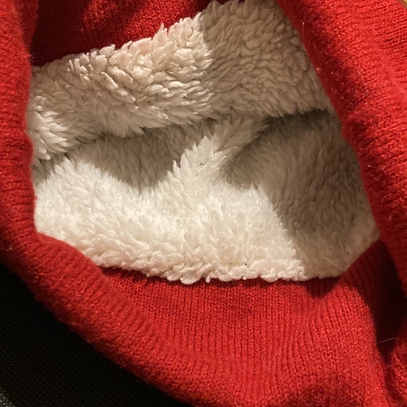 CANADA 🇨🇦 Gray and Red Pom-Pom Winter Toque - Picture 5 of 5